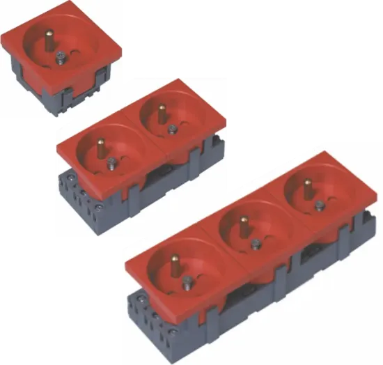 Зображення Розетка із заземленням та блокуванням червона GCZUB1 (281101)